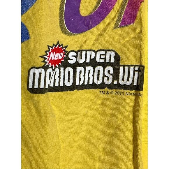 Super Mario Bros Power Up Wii 2011 Game Promo Tee - Picture 2 of 5